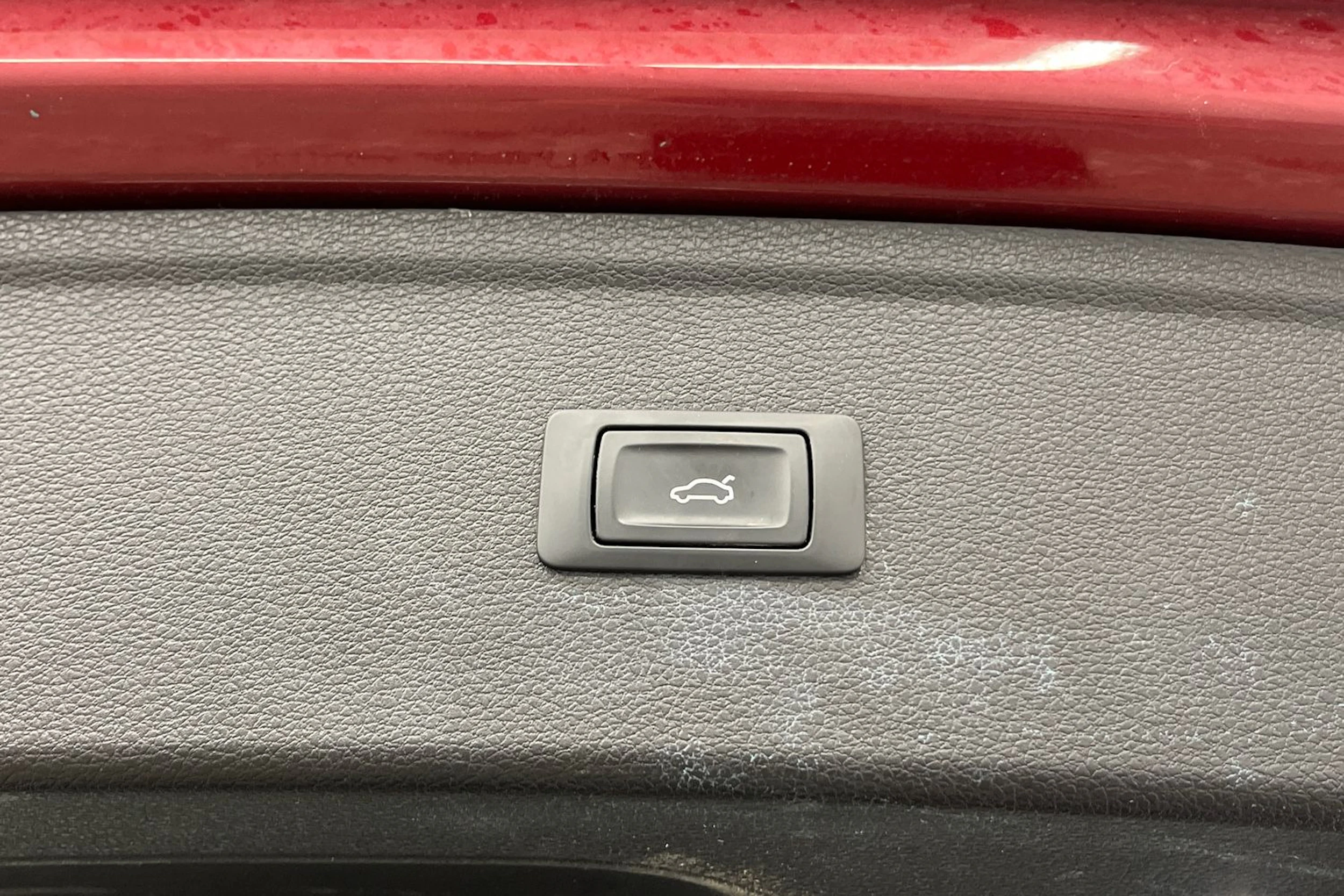 punainen Audi Q5 2019 kuva 16.