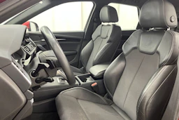 punainen Audi Q5 2019 kuva 18.