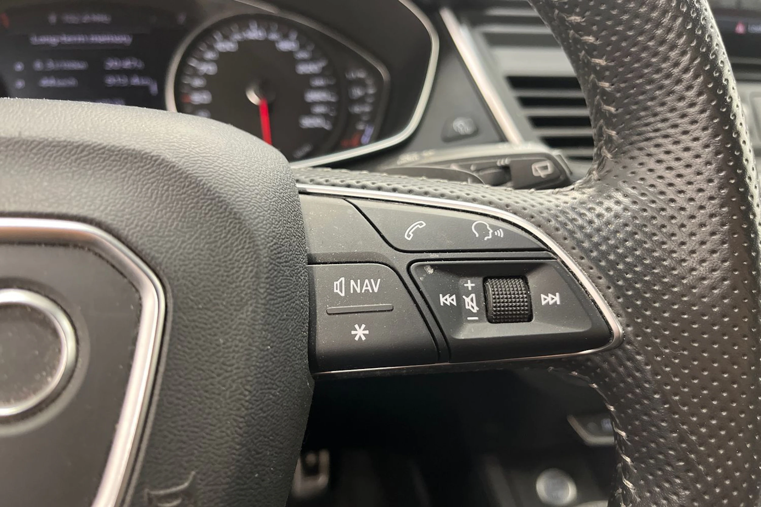 punainen Audi Q5 2019 kuva 21.