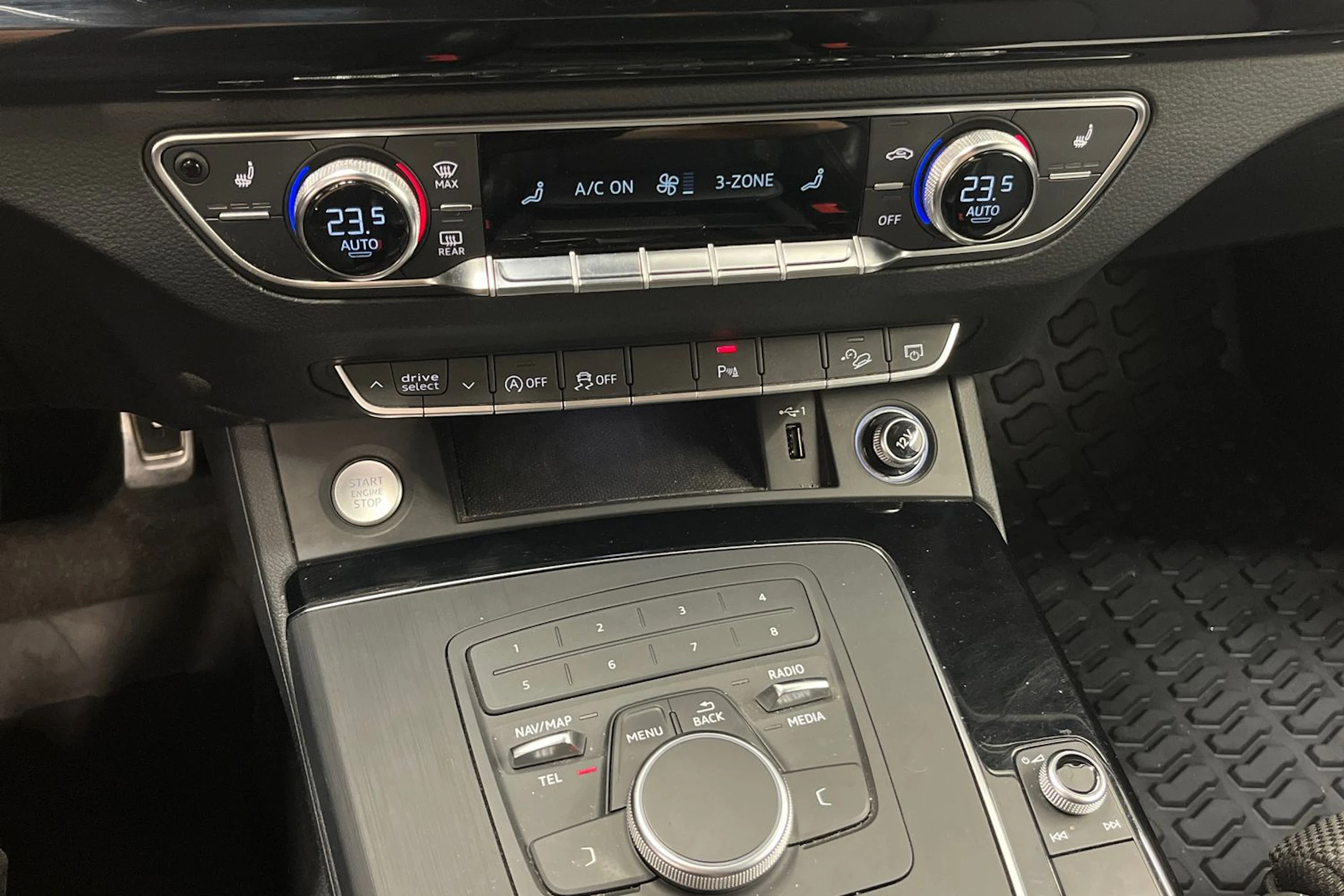 punainen Audi Q5 2019 kuva 28.