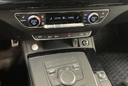 punainen Audi Q5 2019 kuva 28.