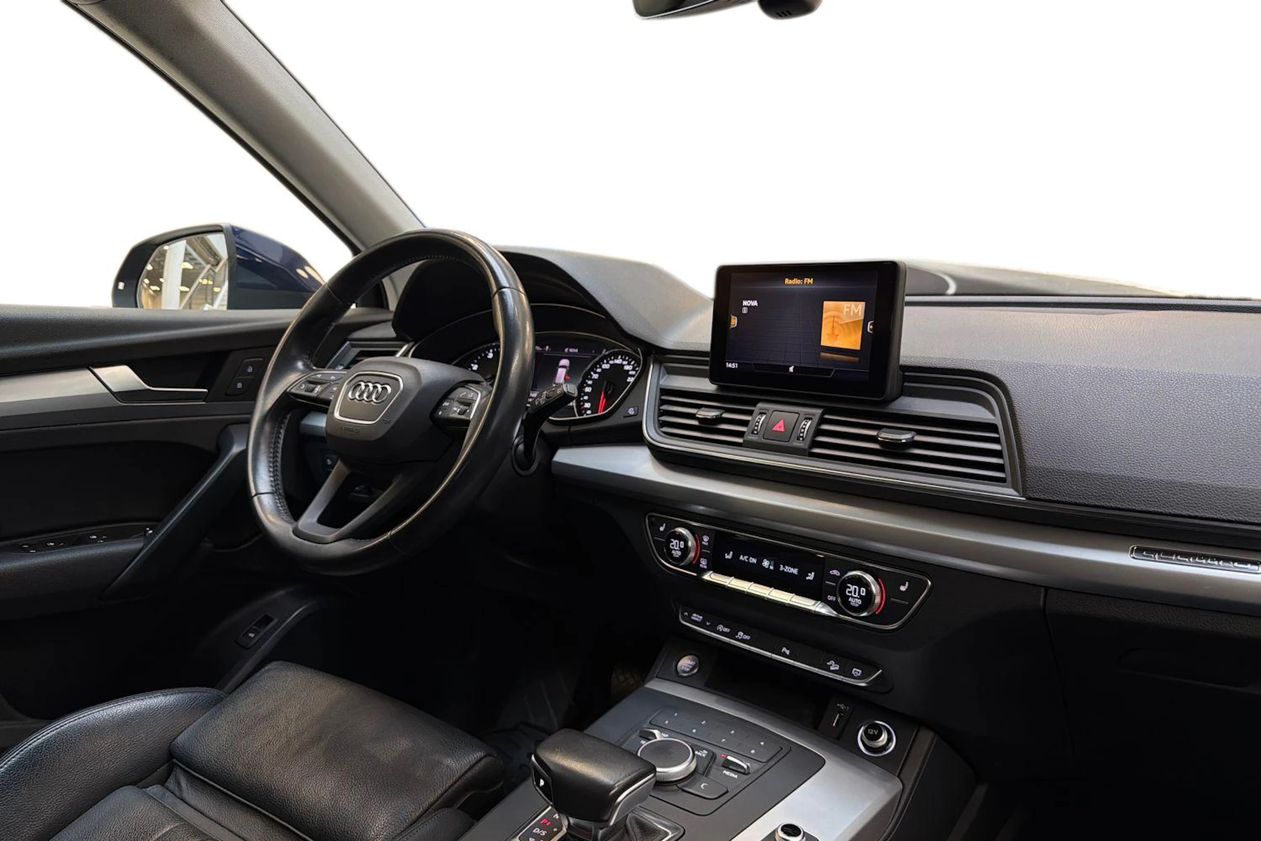 sininen Audi Q5 2019 kuva 7.