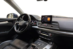 sininen Audi Q5 2019 kuva 7.