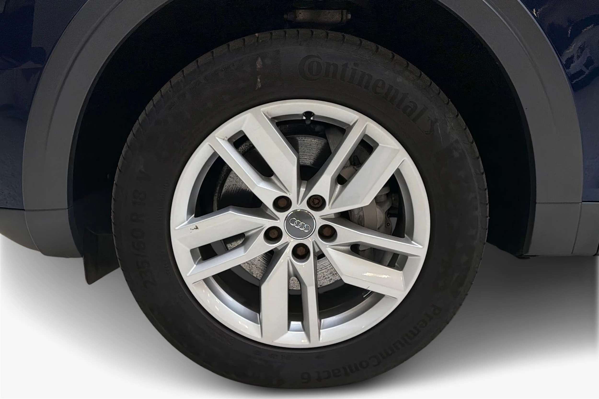 sininen Audi Q5 2019 kuva 9.
