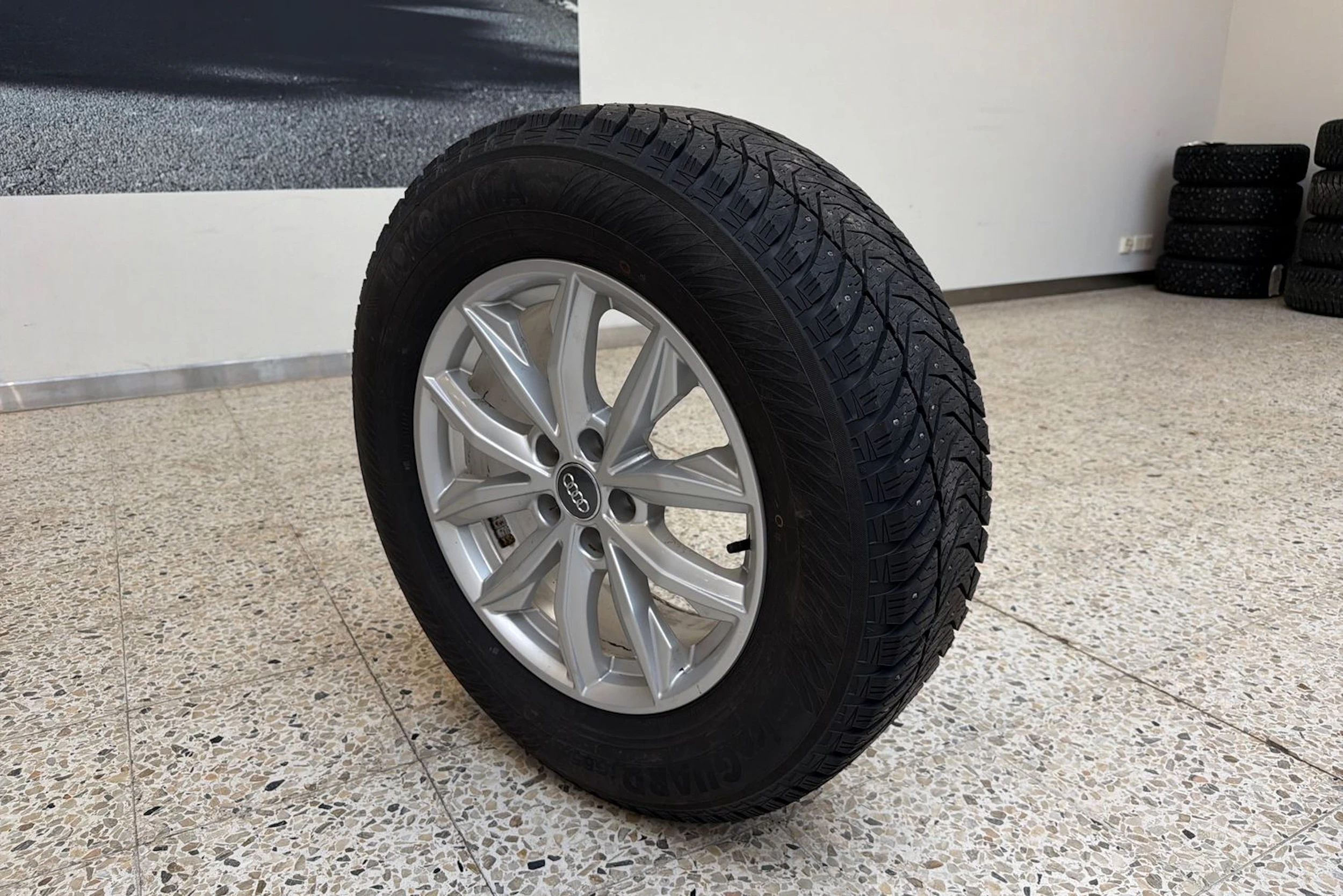 sininen Audi Q5 2019 kuva 10.