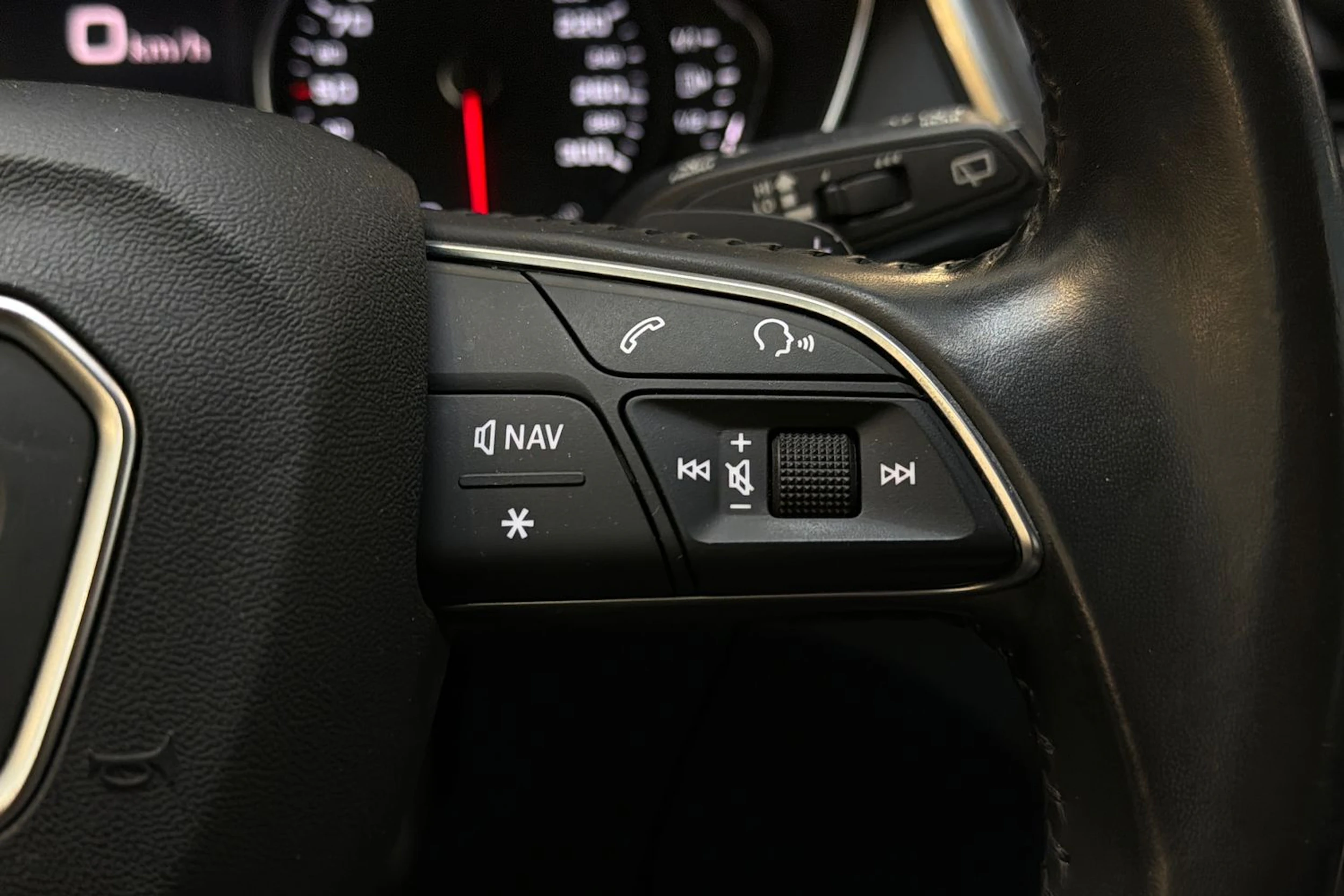 sininen Audi Q5 2019 kuva 14.