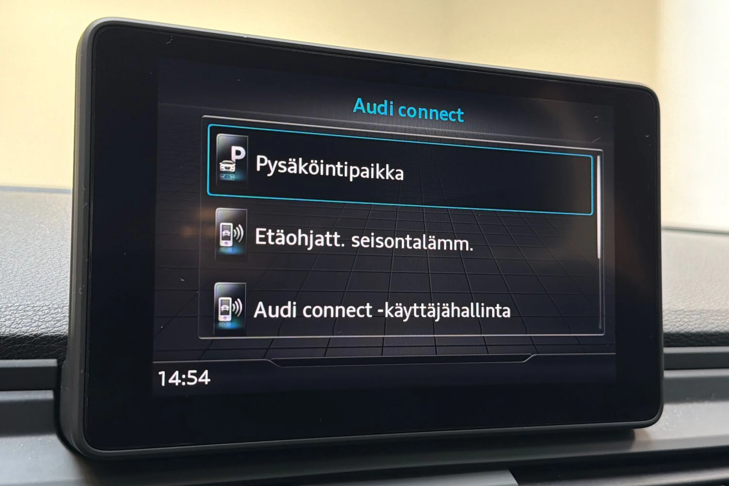 sininen Audi Q5 2019 kuva 19.