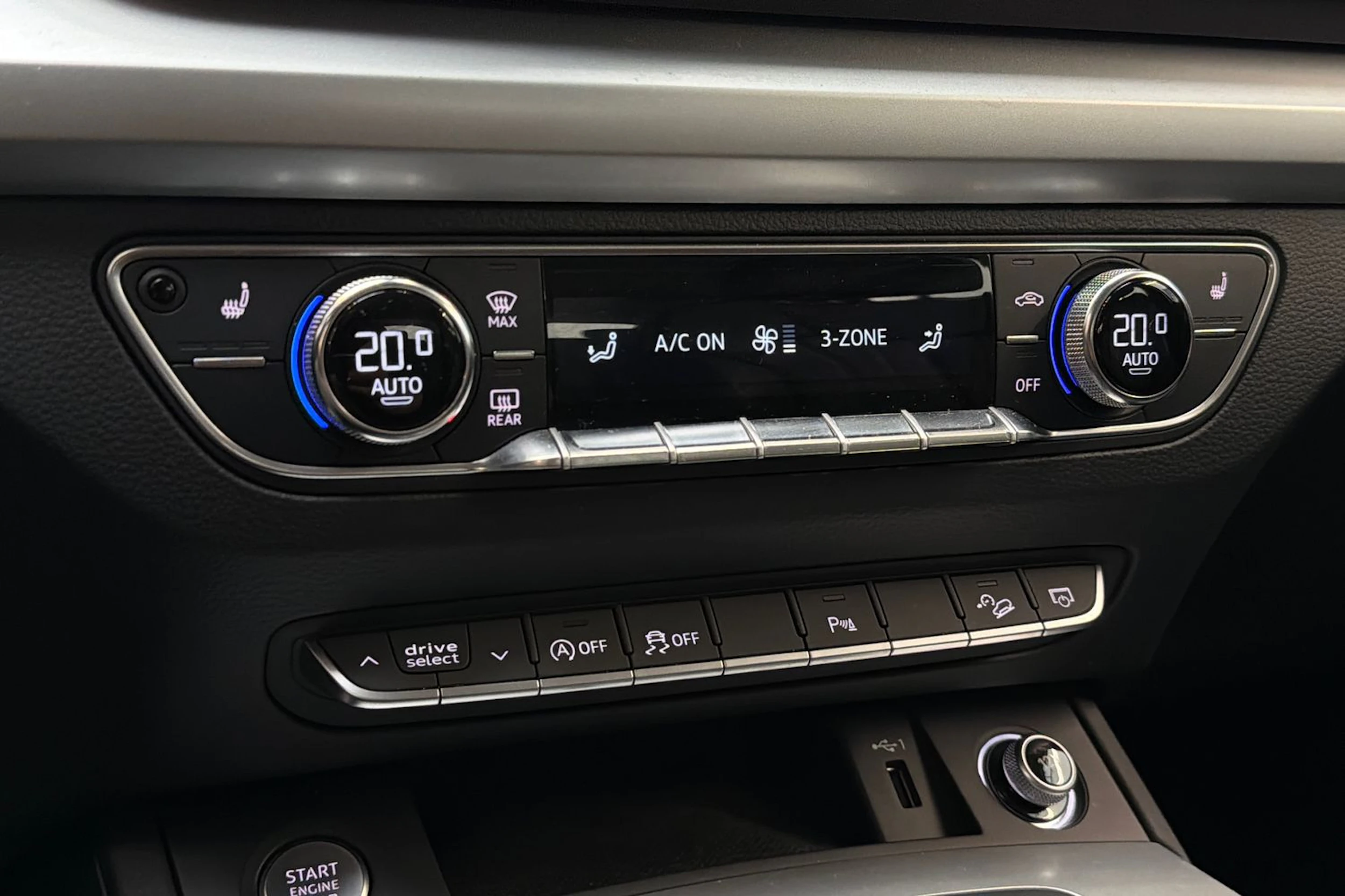 sininen Audi Q5 2019 kuva 21.