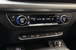 sininen Audi Q5 2019 kuva 21.