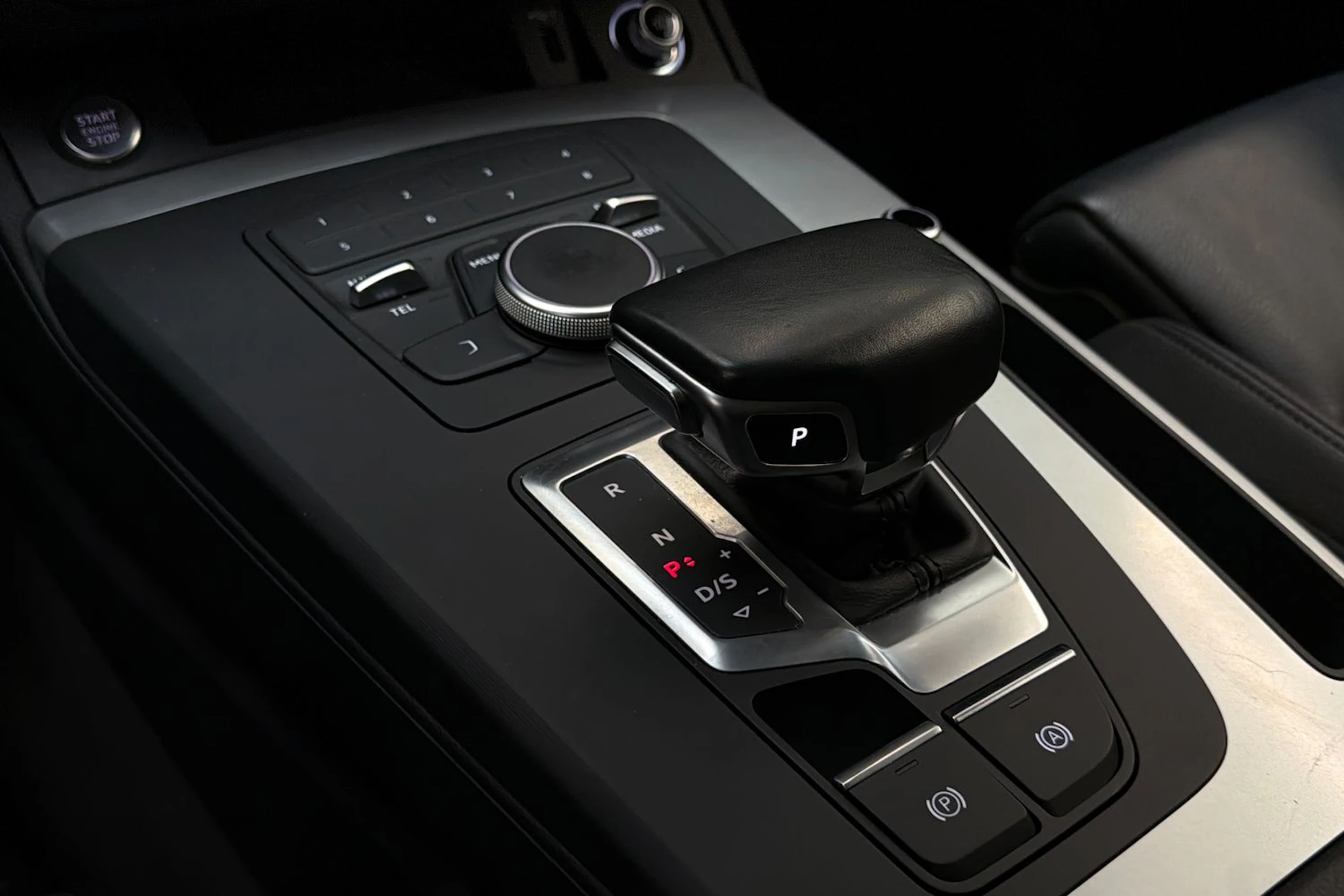 sininen Audi Q5 2019 kuva 22.