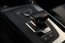 sininen Audi Q5 2019 kuva 22.