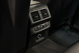 sininen Audi Q5 2019 kuva 24.