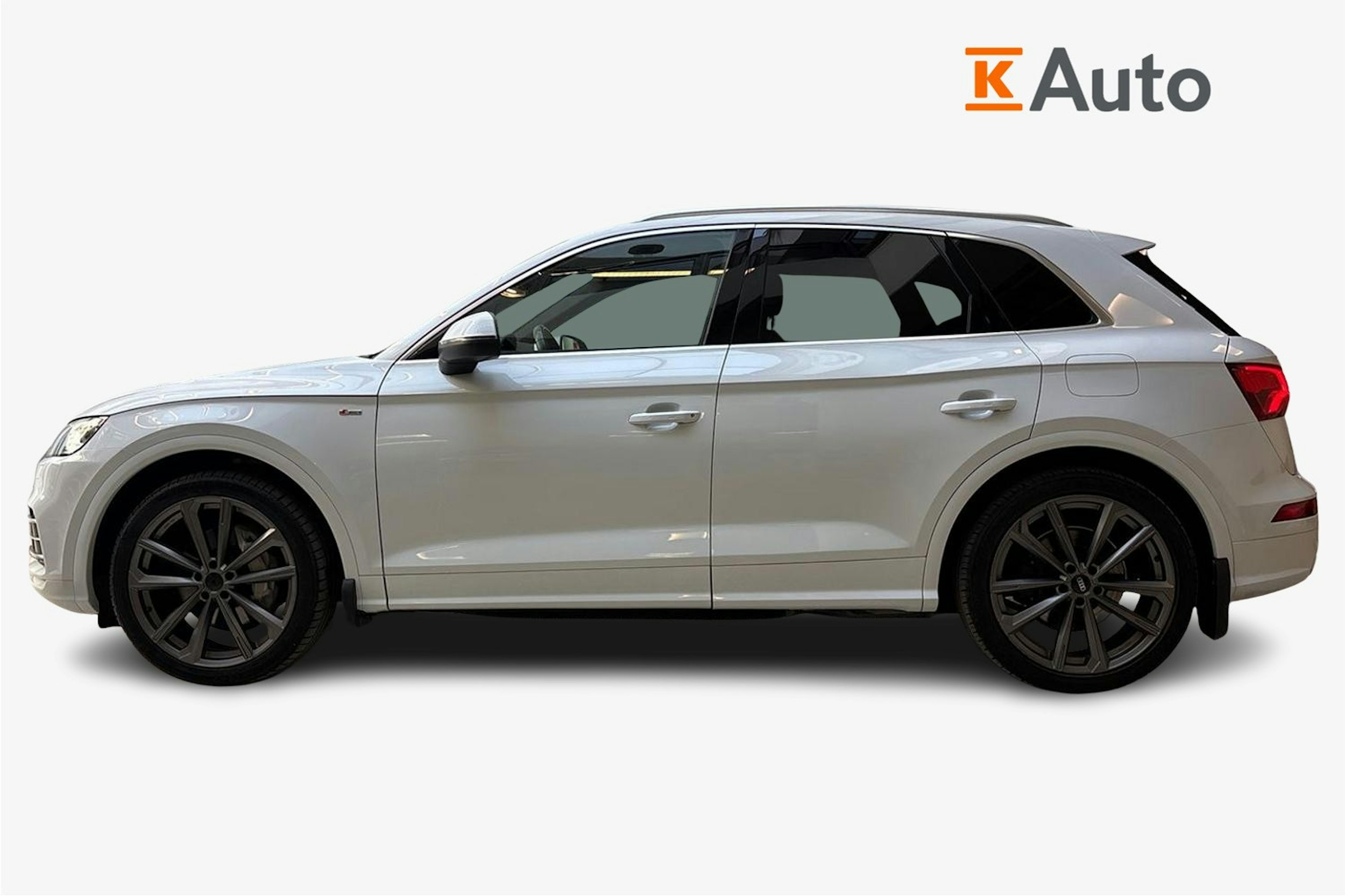 valkoinen Audi Q5 2019 kuva 6.