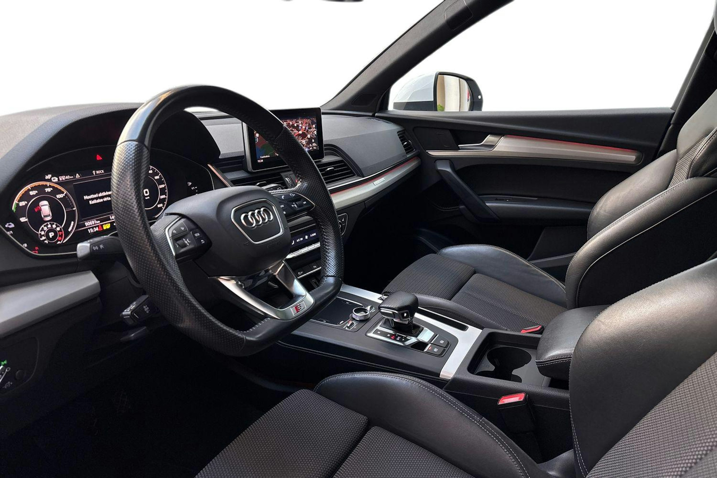 valkoinen Audi Q5 2019 kuva 7.
