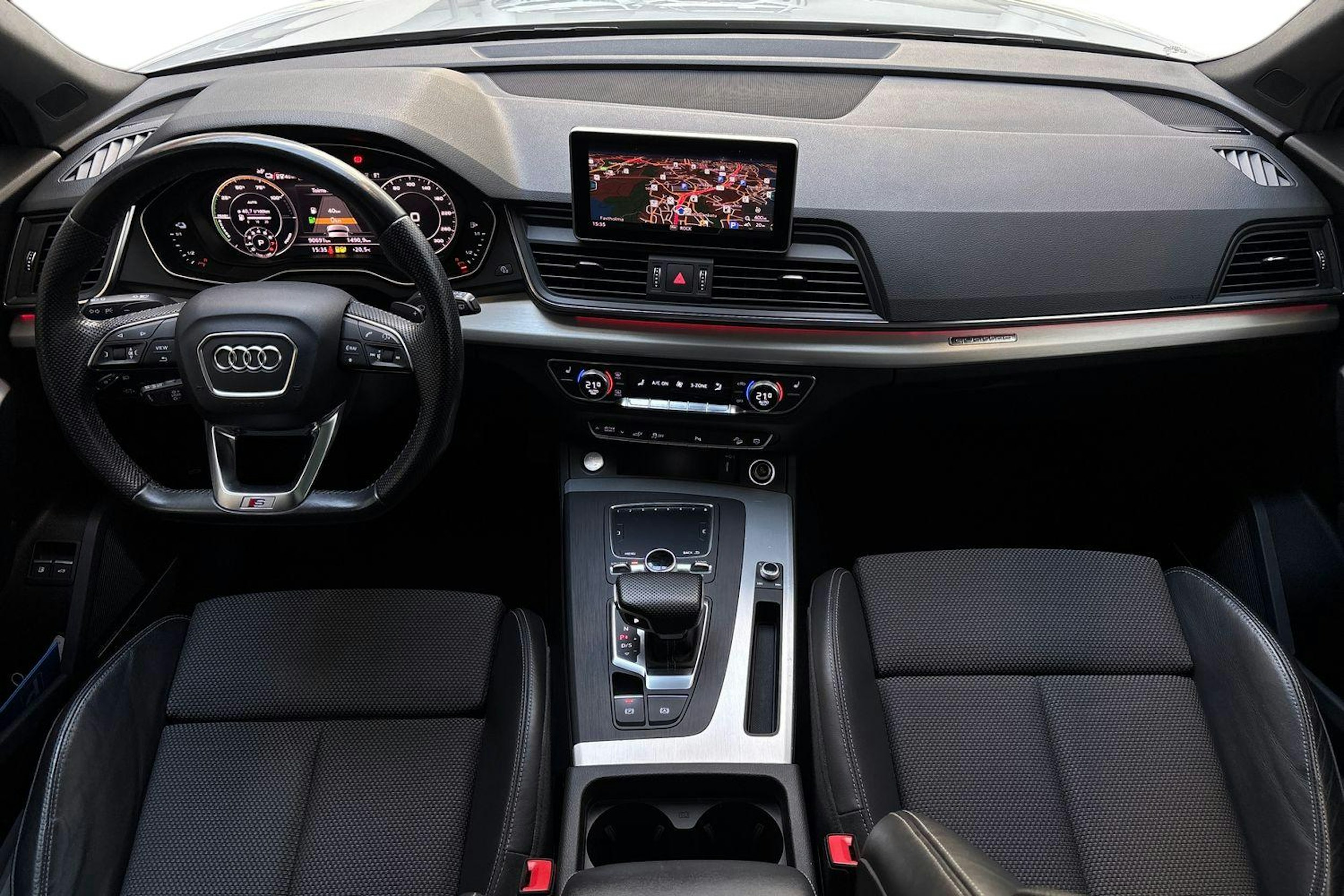 valkoinen Audi Q5 2019 kuva 9.