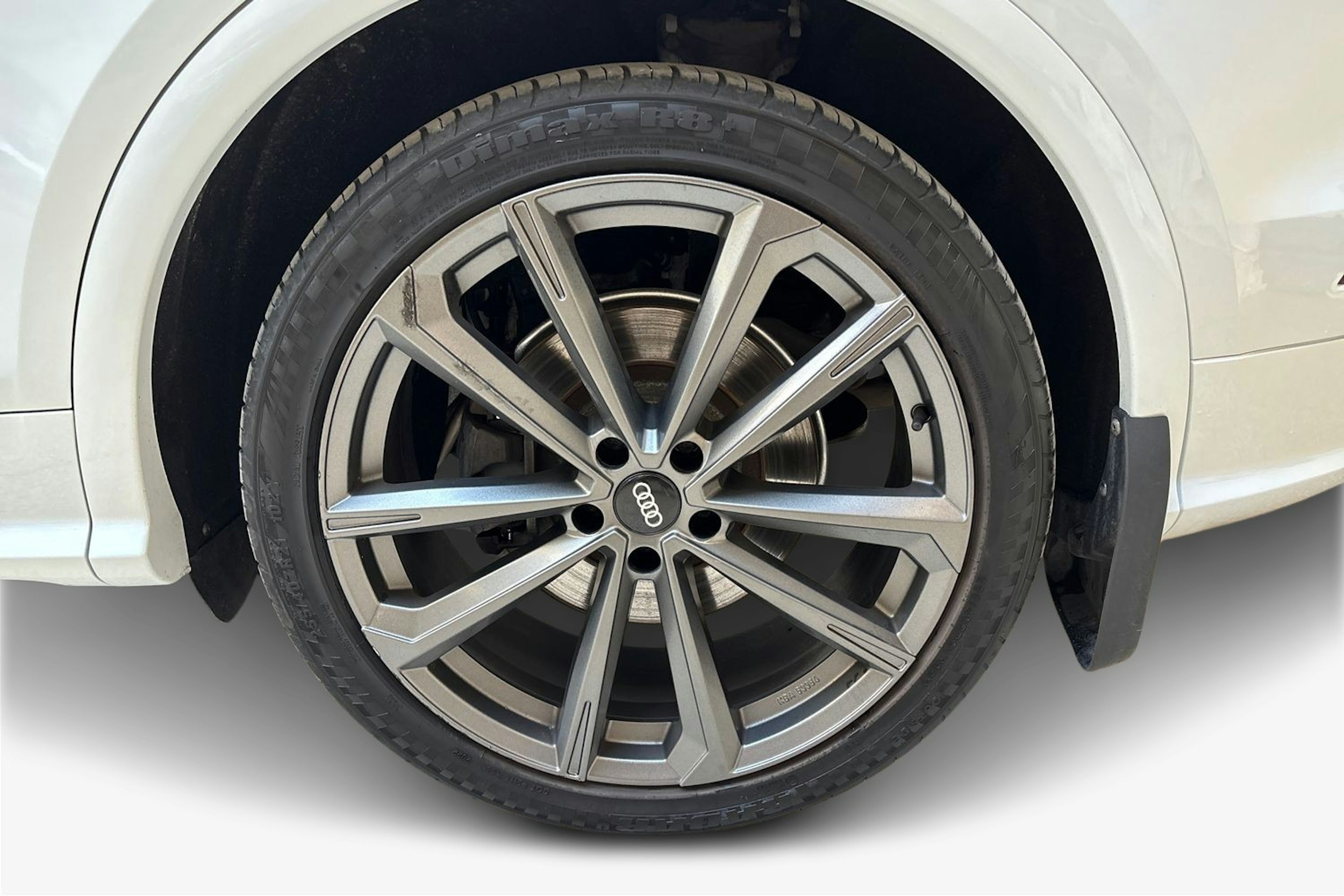 valkoinen Audi Q5 2019 kuva 11.