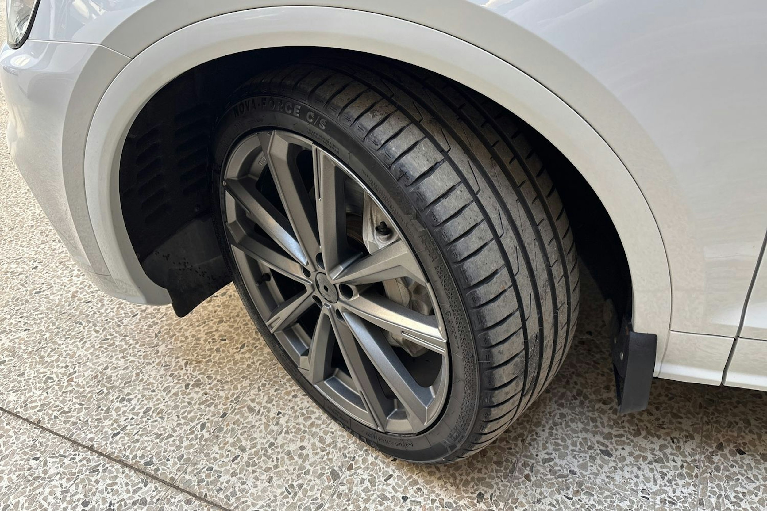 valkoinen Audi Q5 2019 kuva 13.