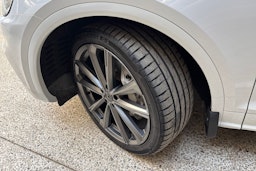 valkoinen Audi Q5 2019 kuva 13.