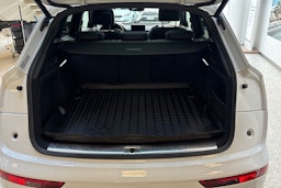 valkoinen Audi Q5 2019 kuva 14.