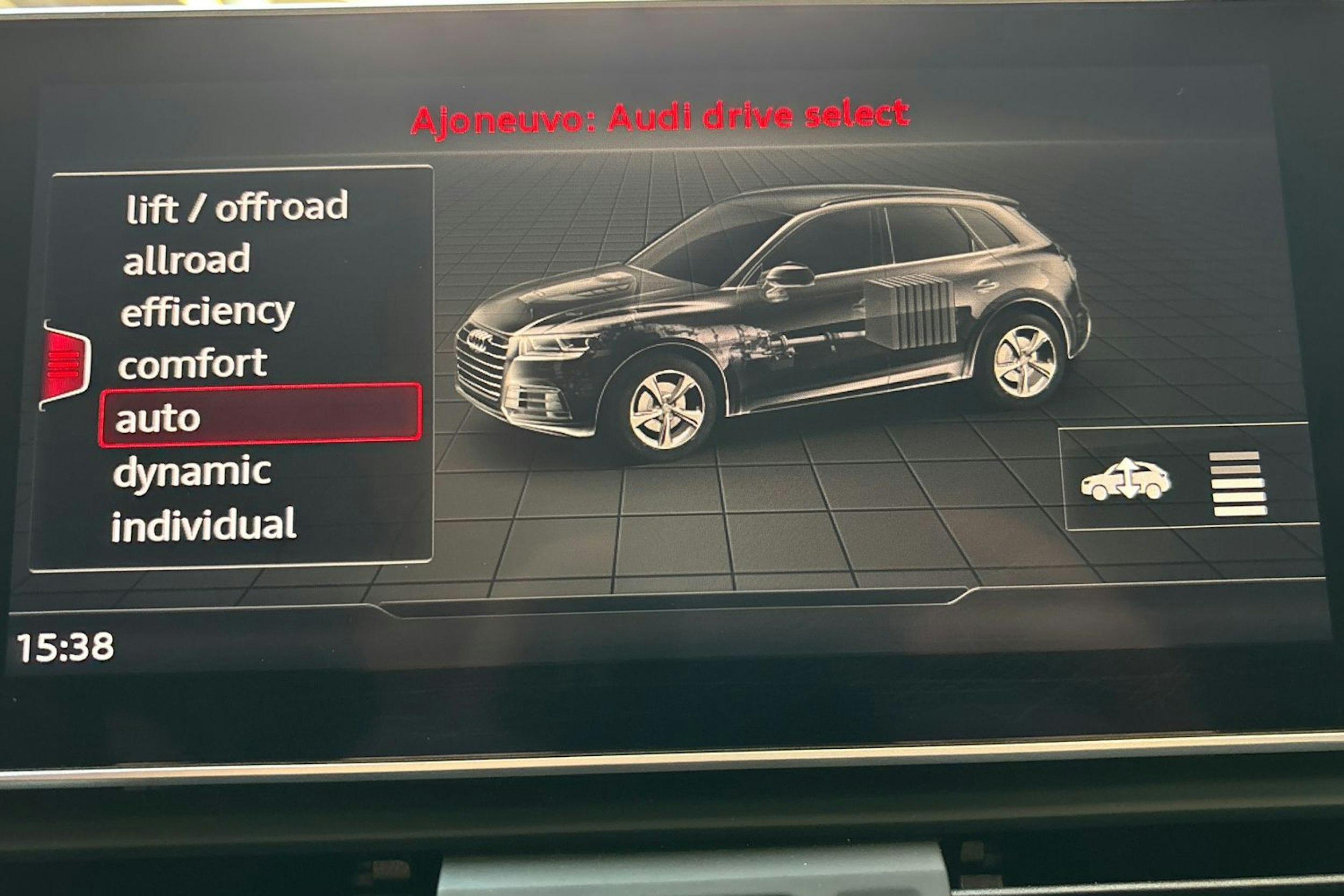 valkoinen Audi Q5 2019 kuva 23.