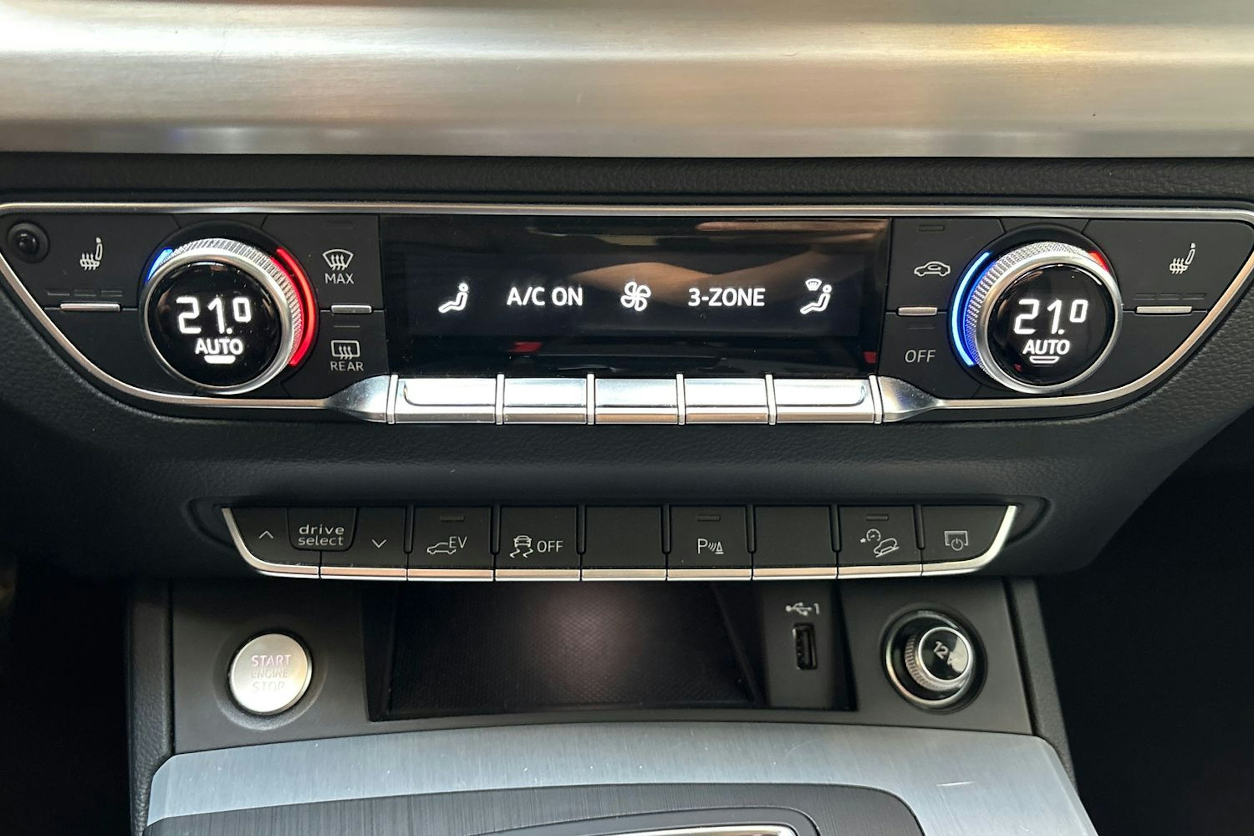 valkoinen Audi Q5 2019 kuva 26.