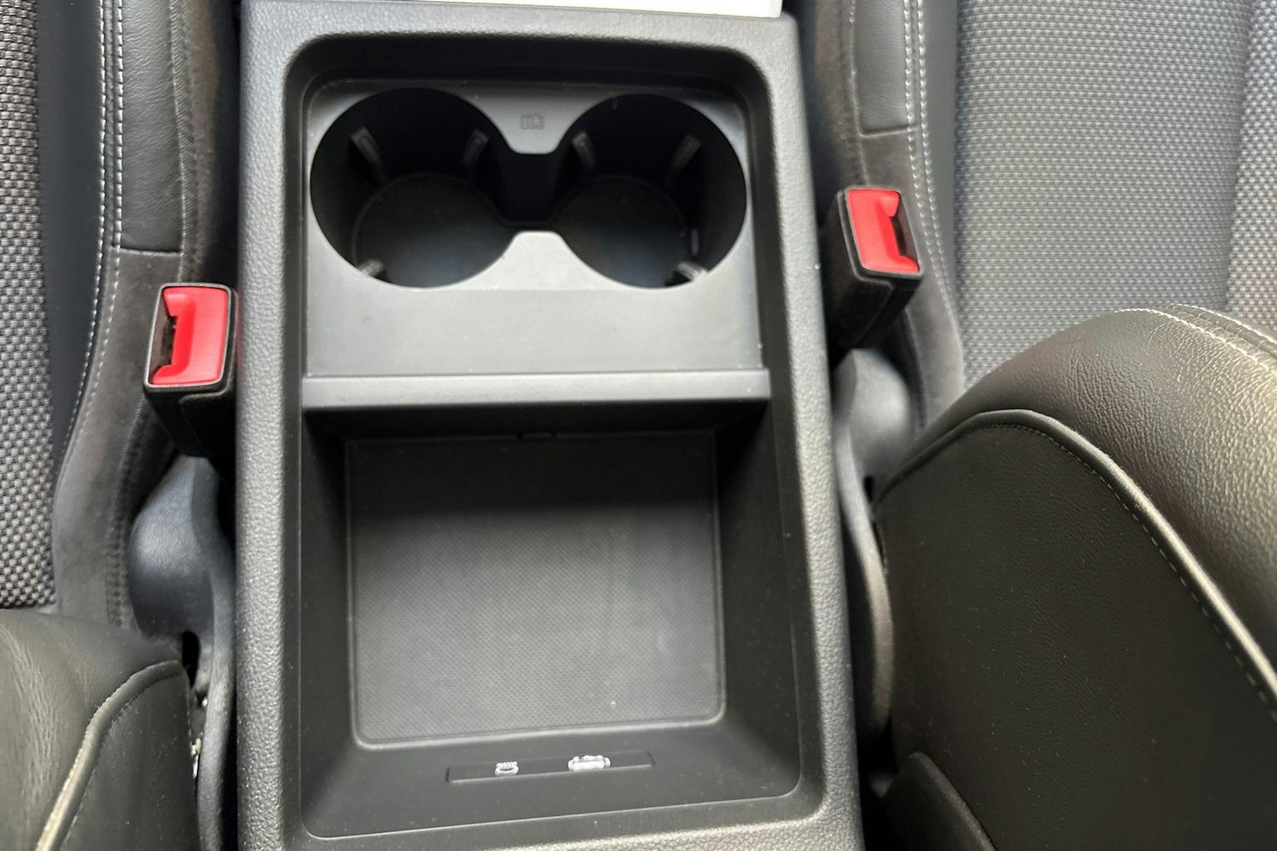 valkoinen Audi Q5 2019 kuva 28.