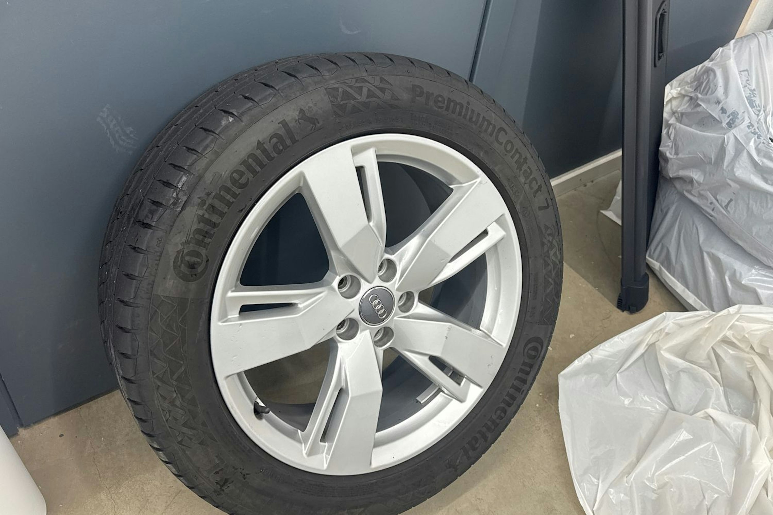 ruskea (beige) Audi Q5 2019 kuva 13.