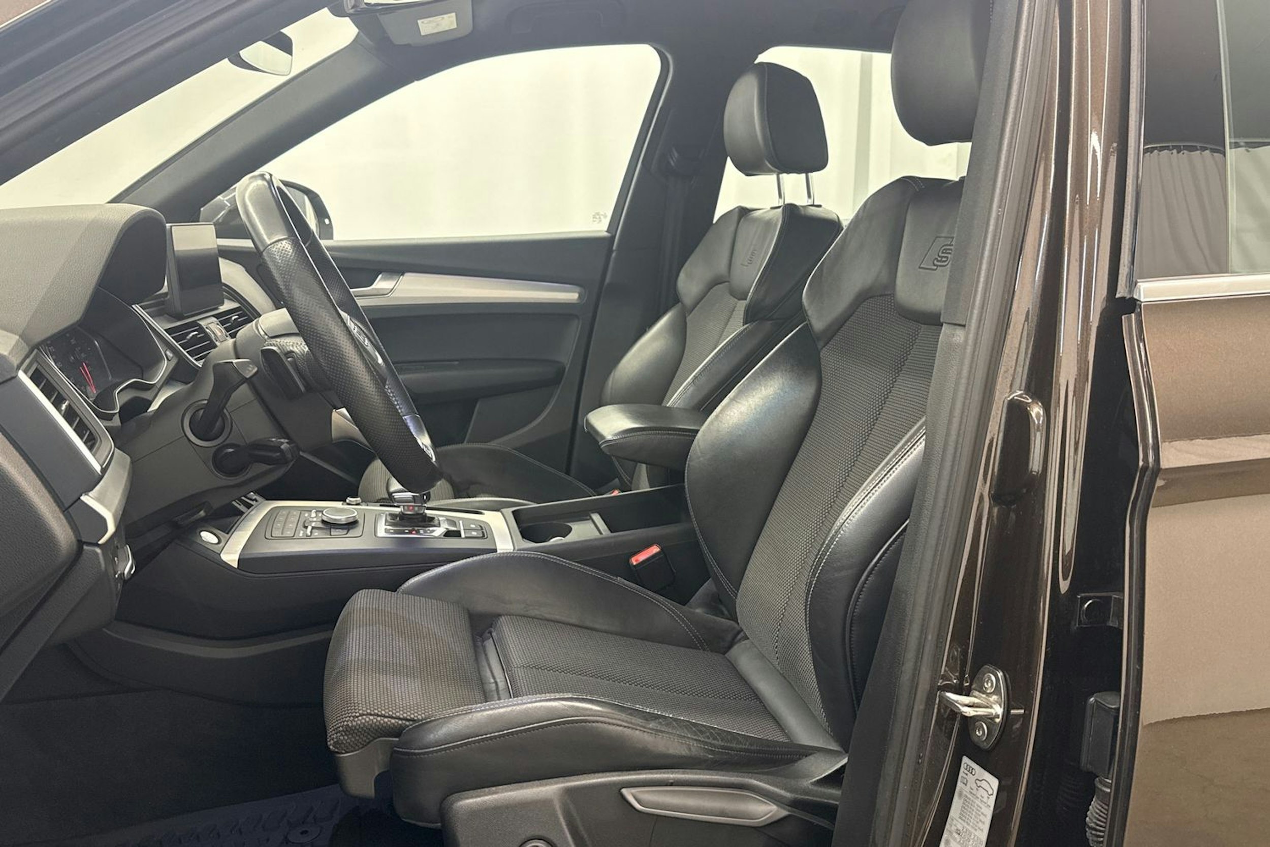 ruskea (beige) Audi Q5 2019 kuva 14.