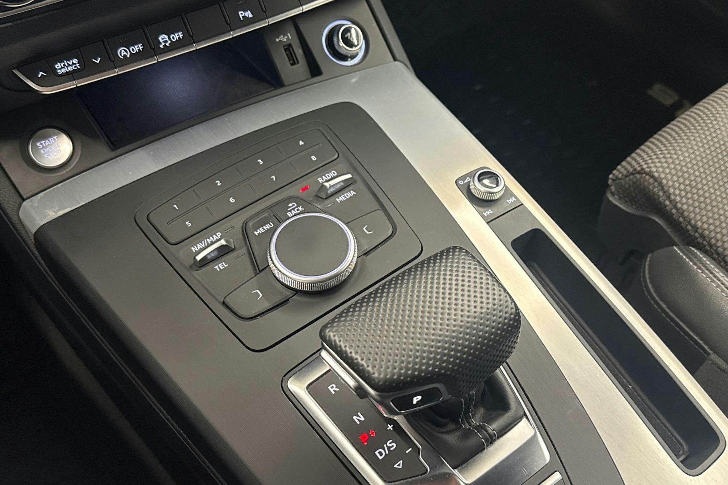 ruskea (beige) Audi Q5 2019 kuva 19.