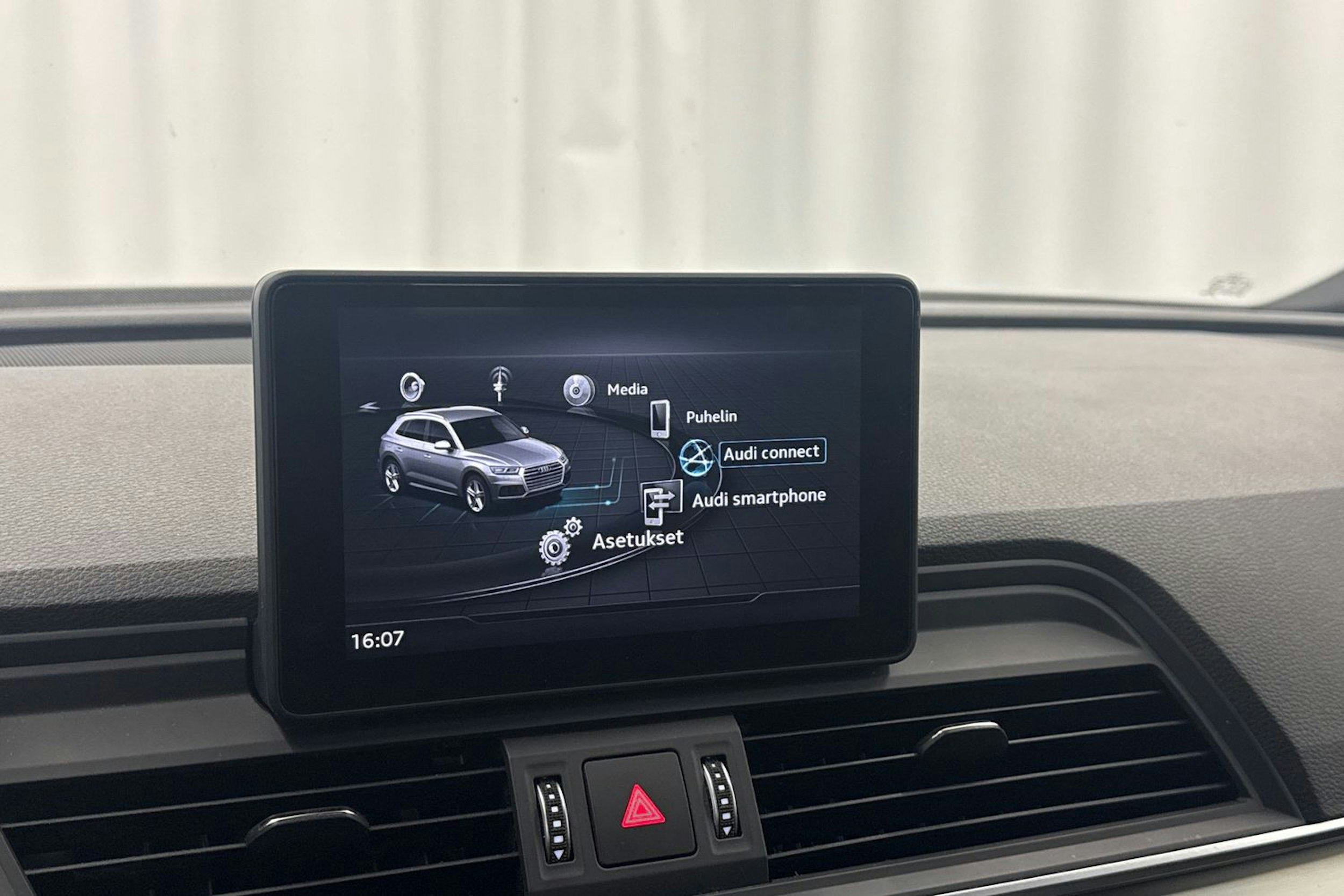 ruskea (beige) Audi Q5 2019 kuva 23.