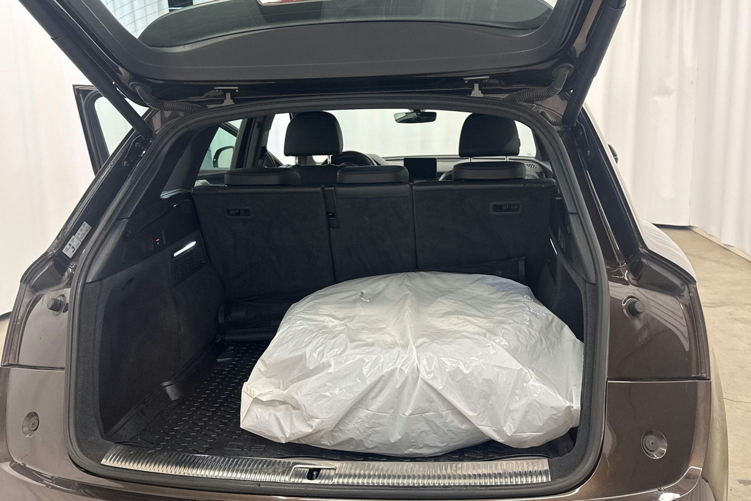 ruskea (beige) Audi Q5 2019 kuva 24.