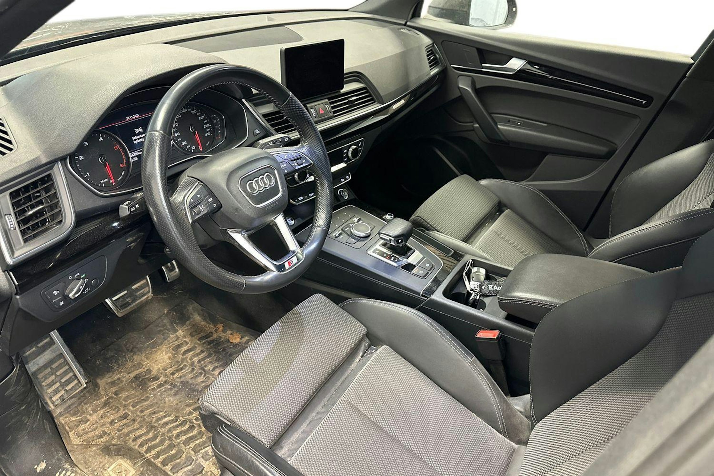 ruskea (beige) Audi Q5 2019 kuva 3.