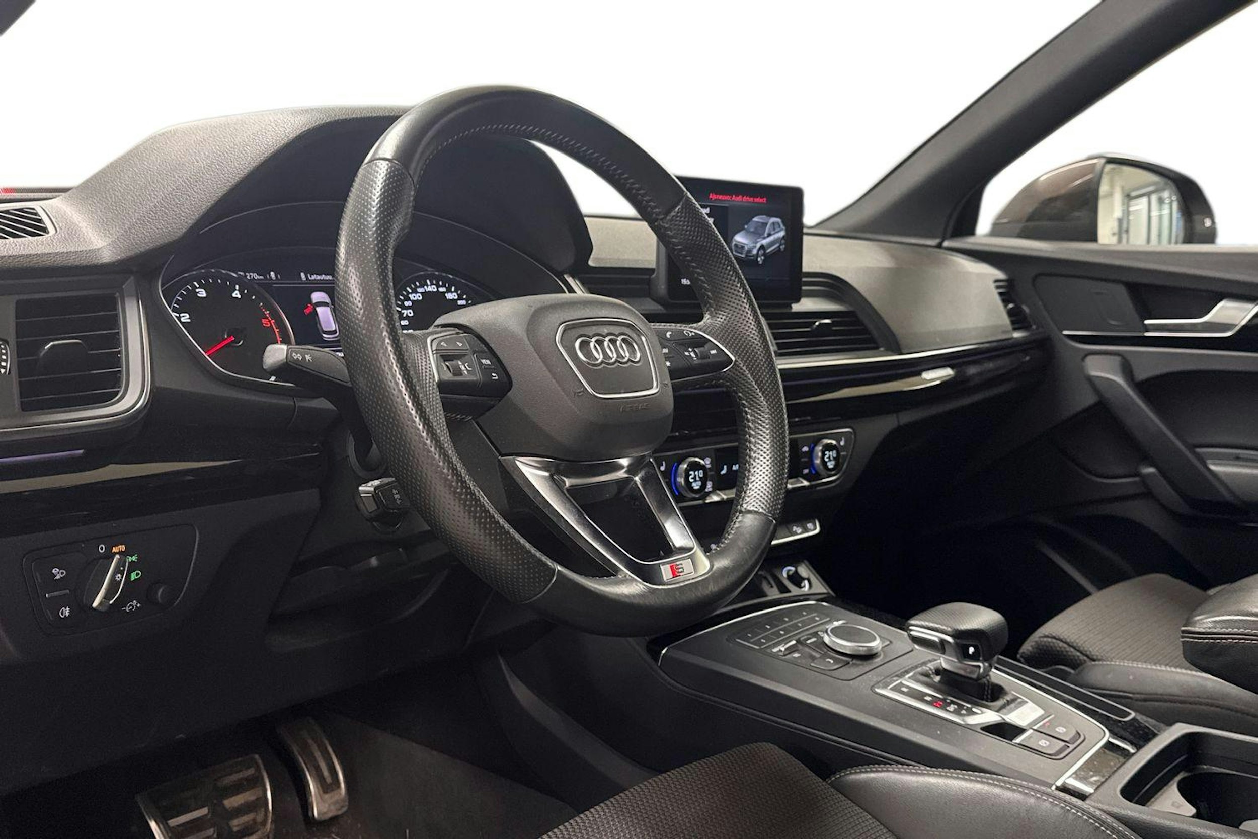 Ruskea (beige) Audi Q5 2019 kuva 3.