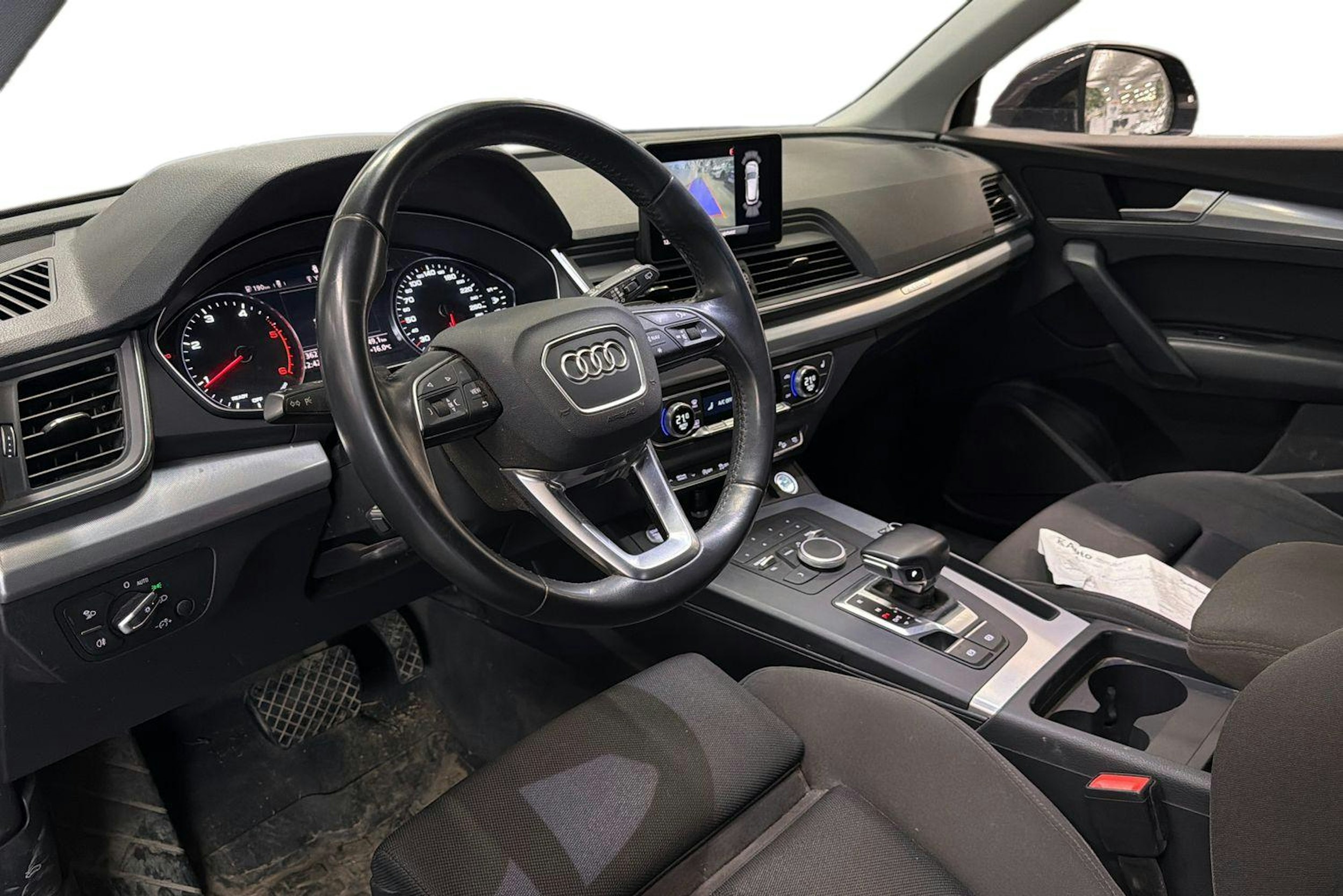 musta Audi Q5 2020 kuva 3.