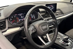 harmaa Audi Q5 2020 kuva 7.