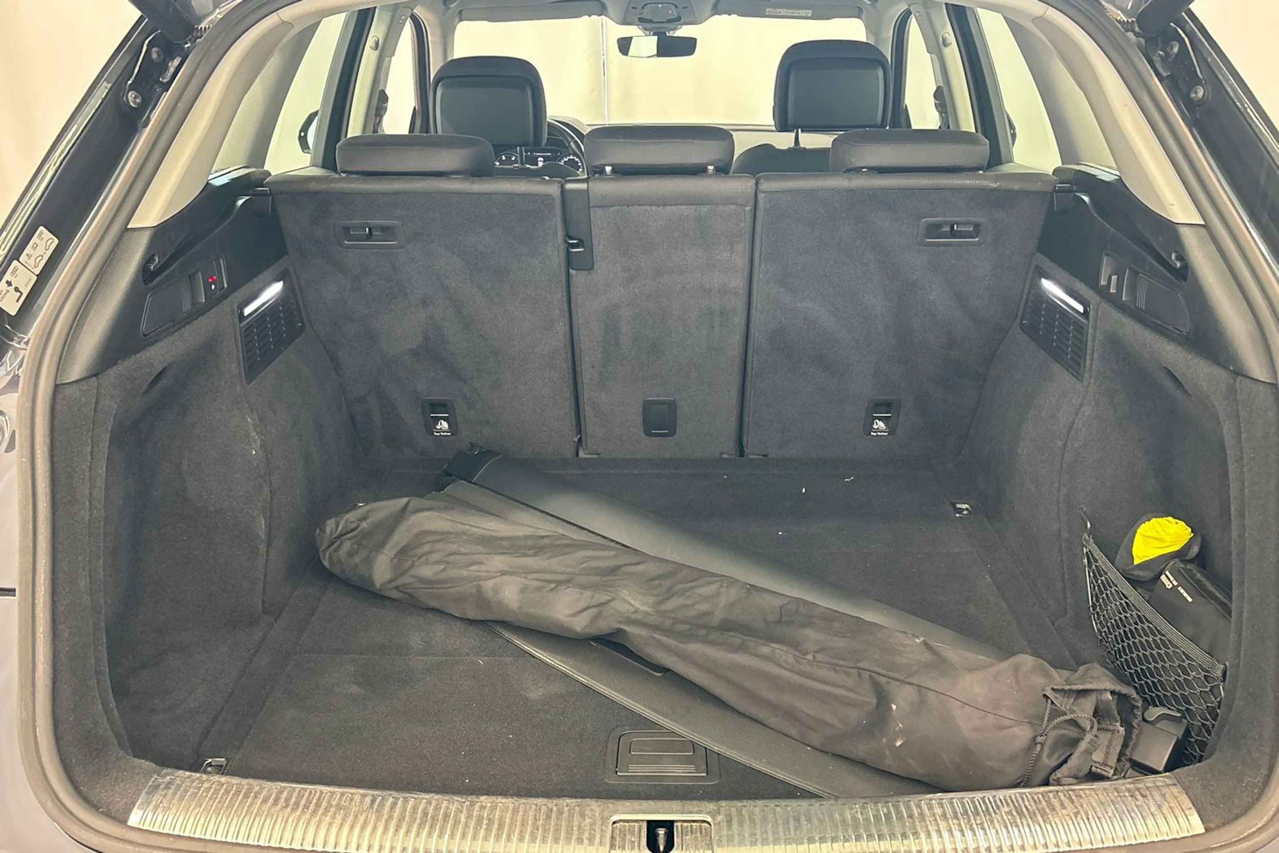 harmaa Audi Q5 2020 kuva 14.