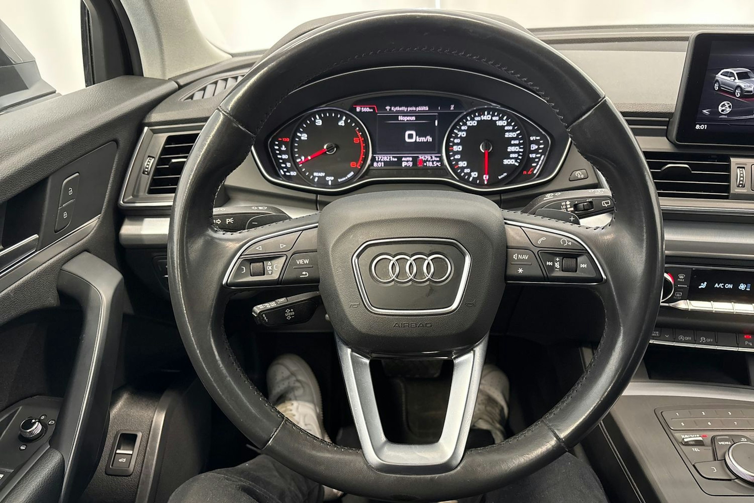 harmaa Audi Q5 2020 kuva 16.