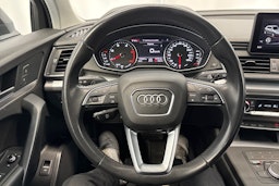 harmaa Audi Q5 2020 kuva 16.