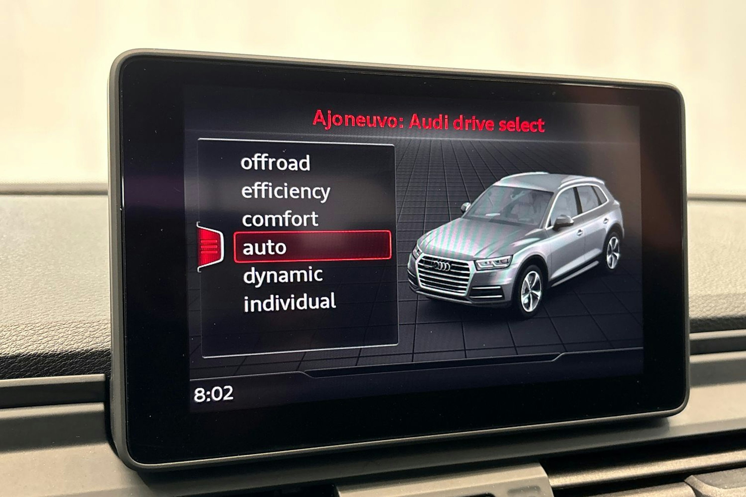 harmaa Audi Q5 2020 kuva 22.