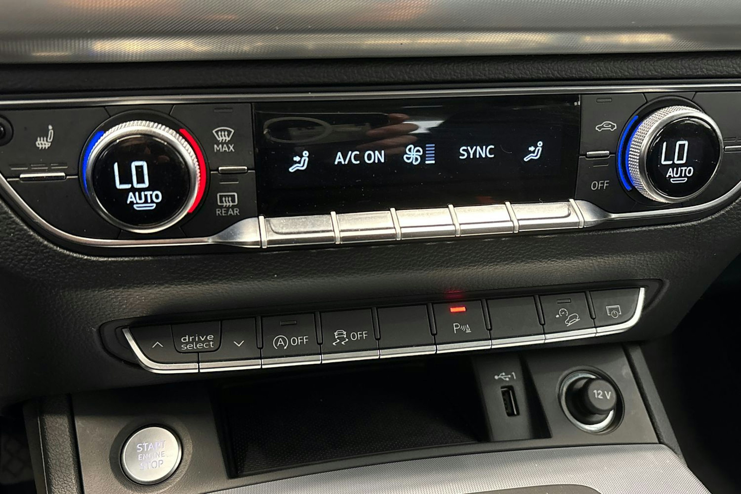 harmaa Audi Q5 2020 kuva 26.