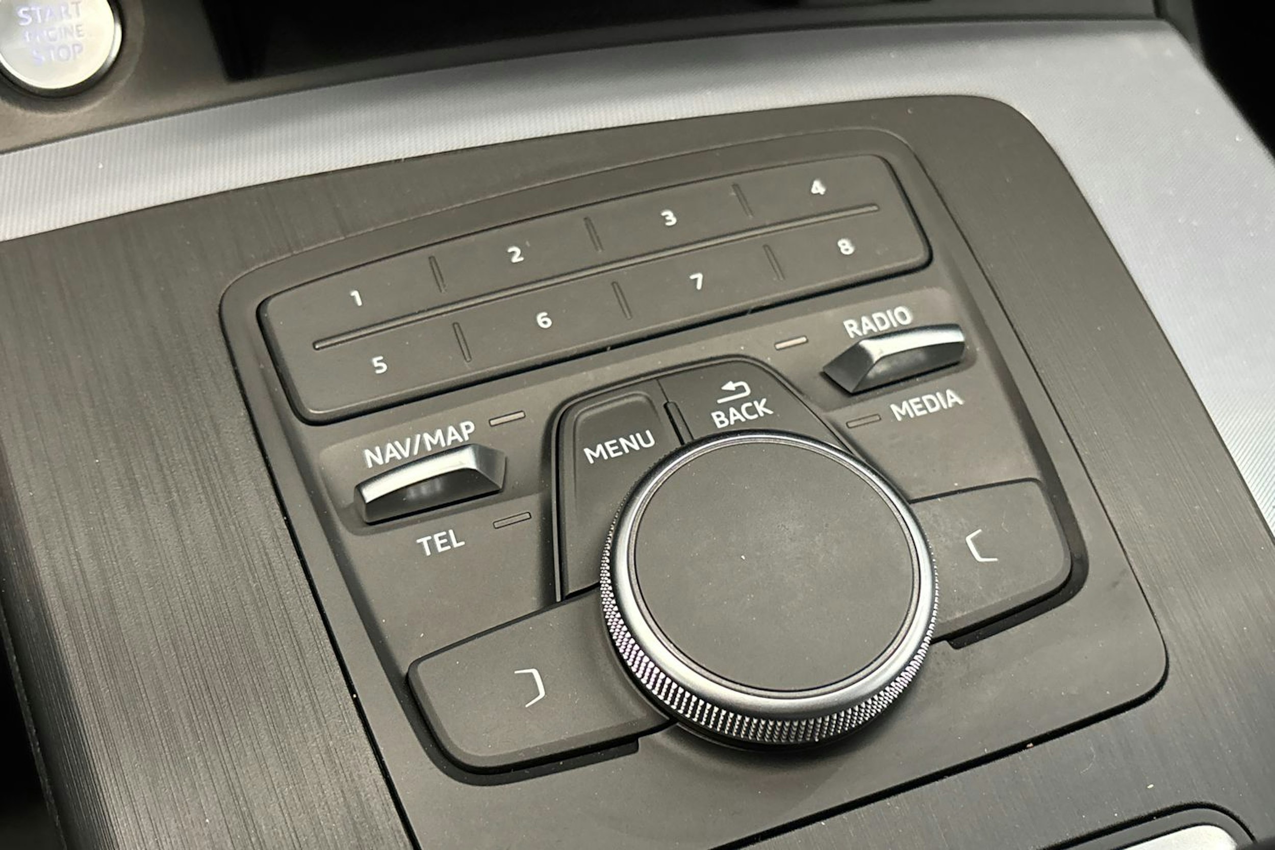 harmaa Audi Q5 2020 kuva 27.