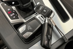 harmaa Audi Q5 2020 kuva 29.