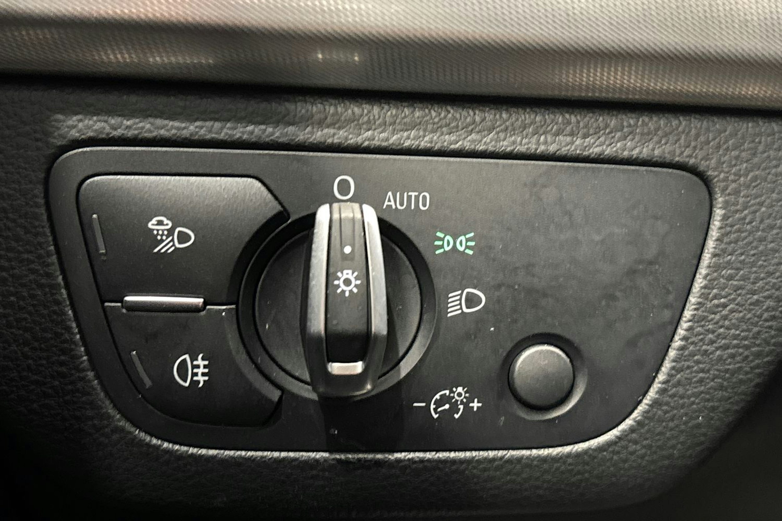 harmaa Audi Q5 2020 kuva 31.