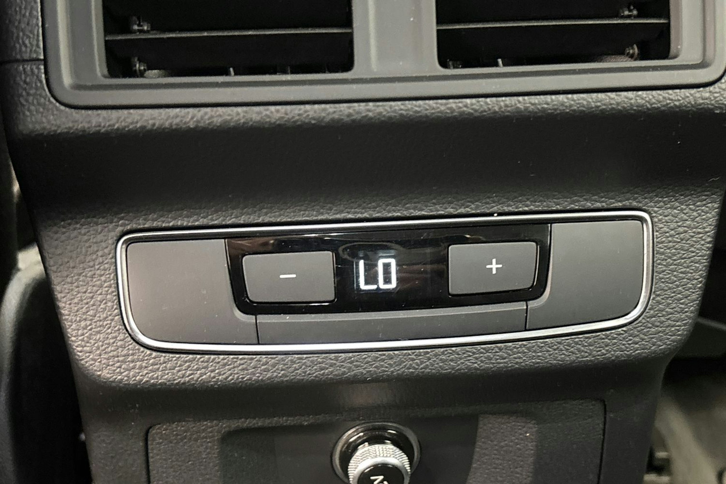 harmaa Audi Q5 2020 kuva 33.