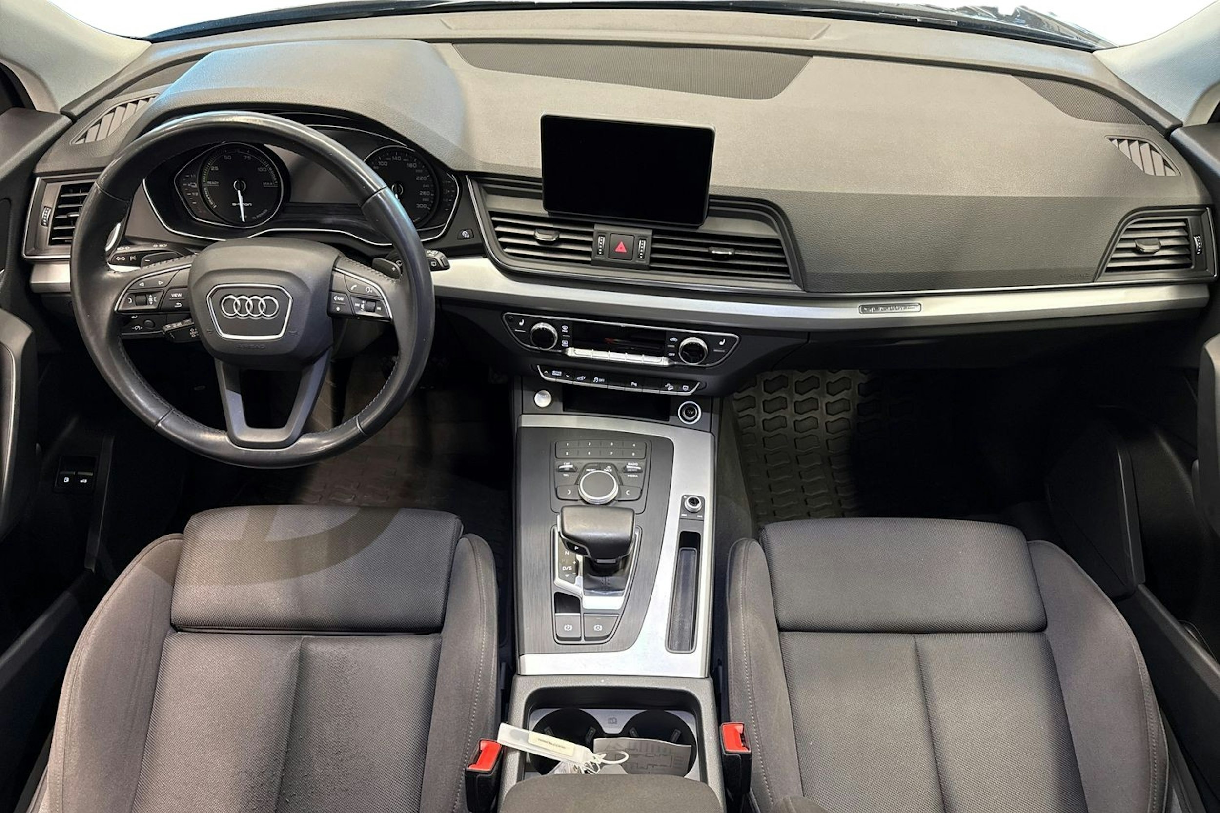 Sininen Audi Q5 2020 kuva 9.