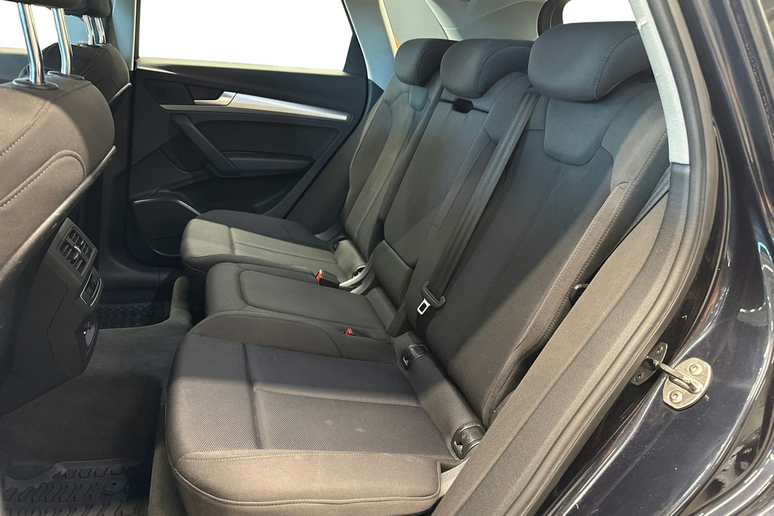 Sininen Audi Q5 2020 kuva 10.