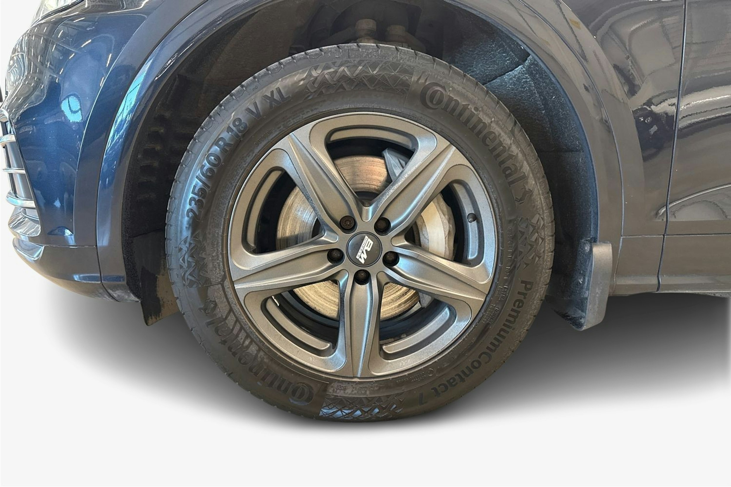 Sininen Audi Q5 2020 kuva 11.