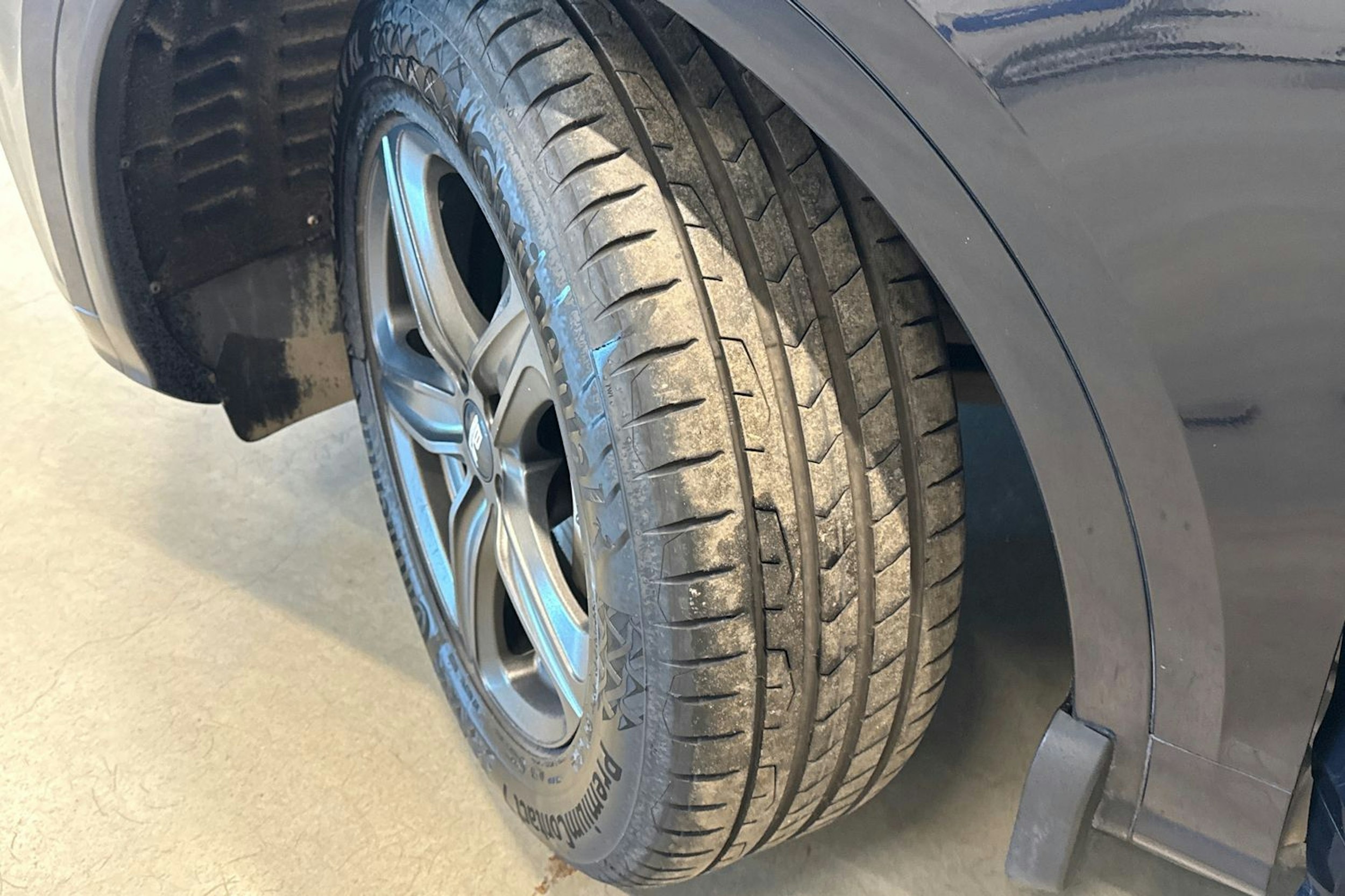 Sininen Audi Q5 2020 kuva 13.
