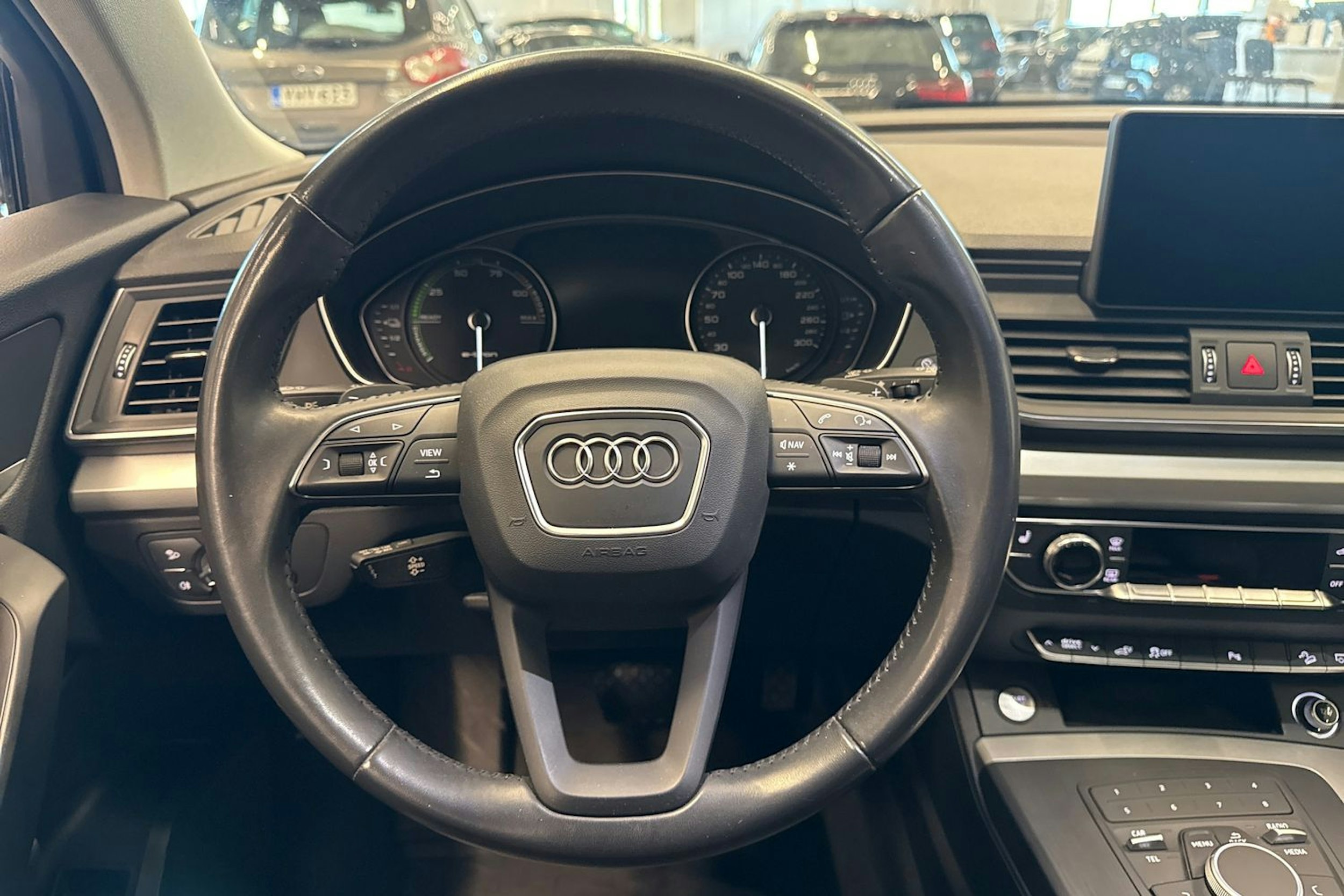 Sininen Audi Q5 2020 kuva 14.