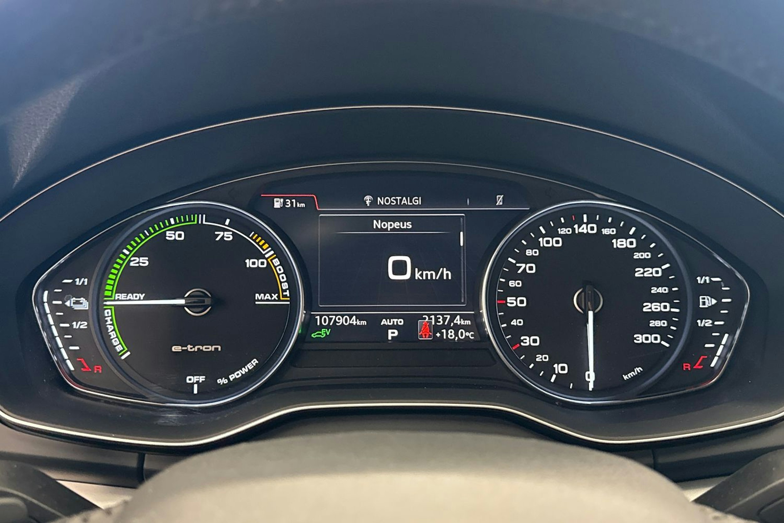 Sininen Audi Q5 2020 kuva 18.